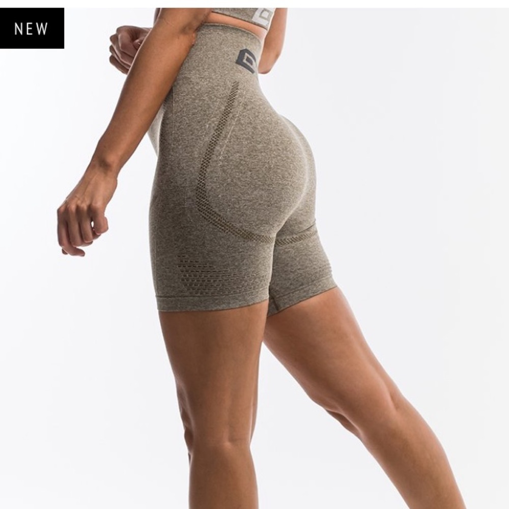 ECHT ARISE SHORTS - Khaki